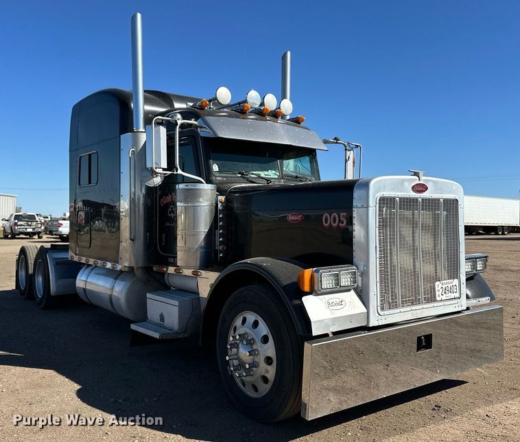 image for item ER8155 2007 Peterbilt 379 semi truck