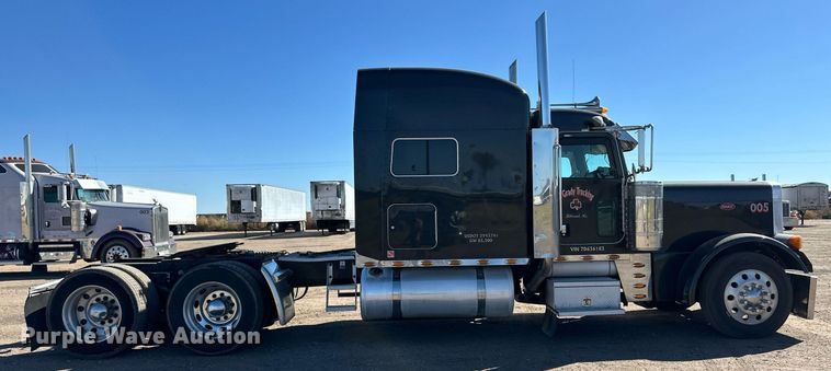 image for item ER8155 2007 Peterbilt 379 semi truck