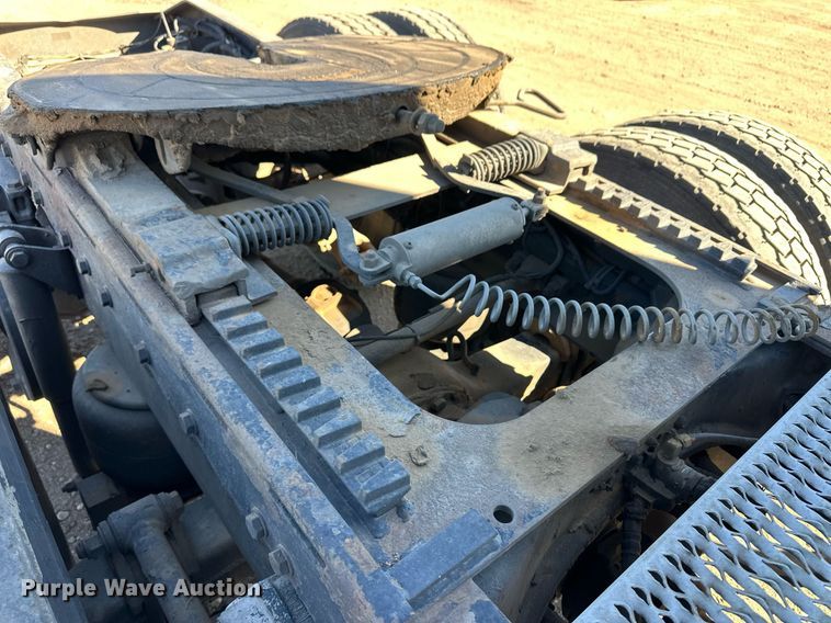 image for item ER8155 2007 Peterbilt 379 semi truck