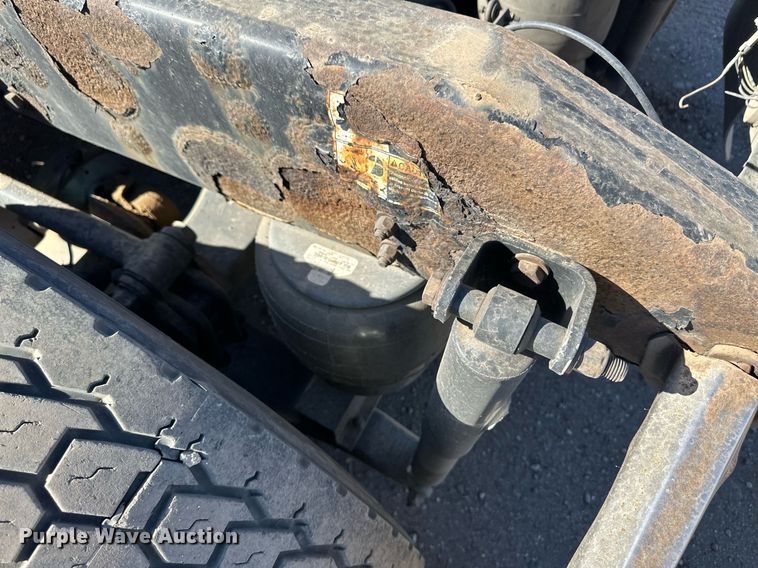 image for item ER8155 2007 Peterbilt 379 semi truck