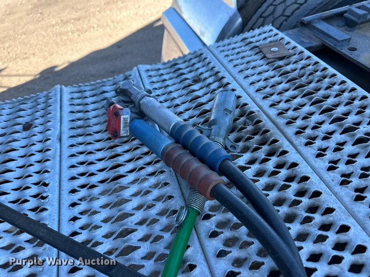 image for item ER8155 2007 Peterbilt 379 semi truck