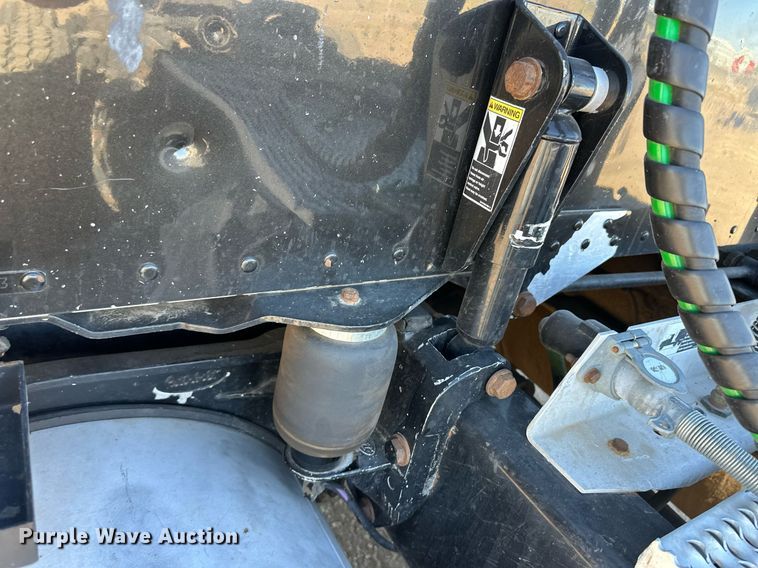 image for item ER8155 2007 Peterbilt 379 semi truck