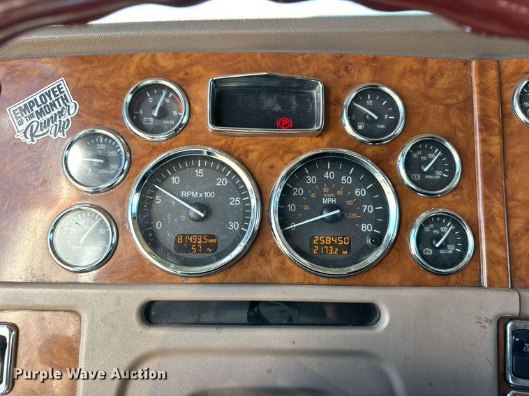 image for item ER8155 2007 Peterbilt 379 semi truck