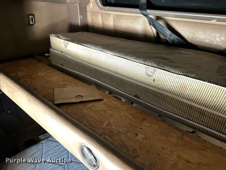 image for item ER8155 2007 Peterbilt 379 semi truck