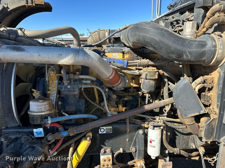 image for item ER8155 2007 Peterbilt 379 semi truck