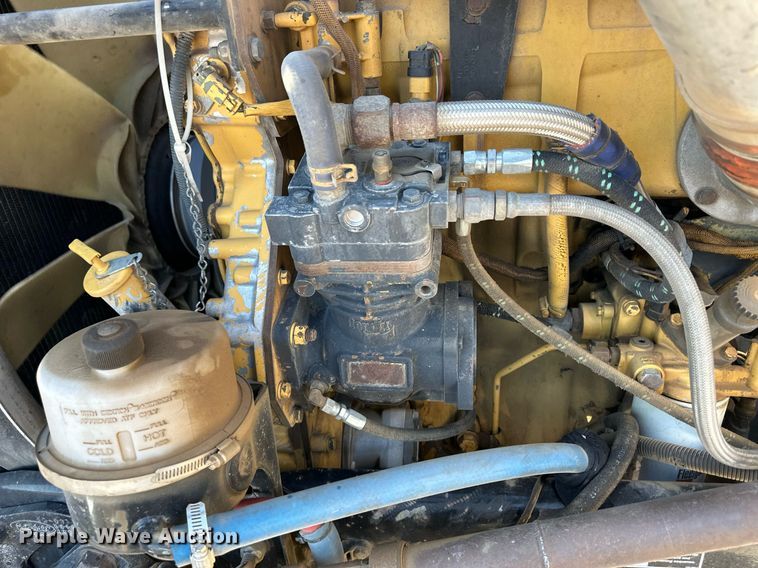 image for item ER8155 2007 Peterbilt 379 semi truck