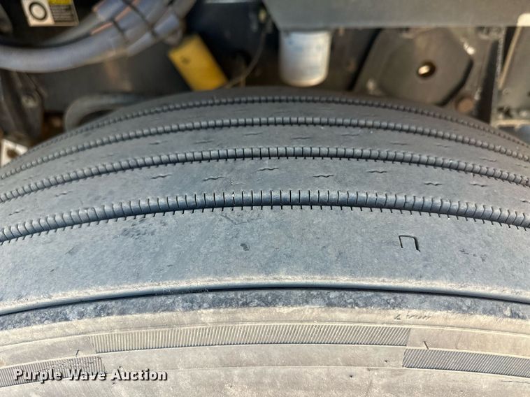 image for item ER8155 2007 Peterbilt 379 semi truck