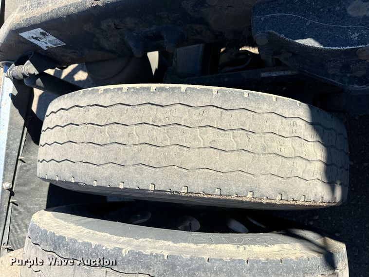 image for item ER8155 2007 Peterbilt 379 semi truck