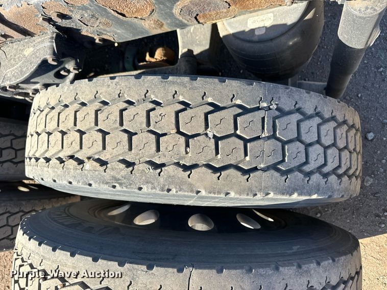 image for item ER8155 2007 Peterbilt 379 semi truck