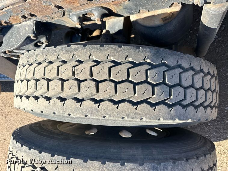 image for item ER8155 2007 Peterbilt 379 semi truck