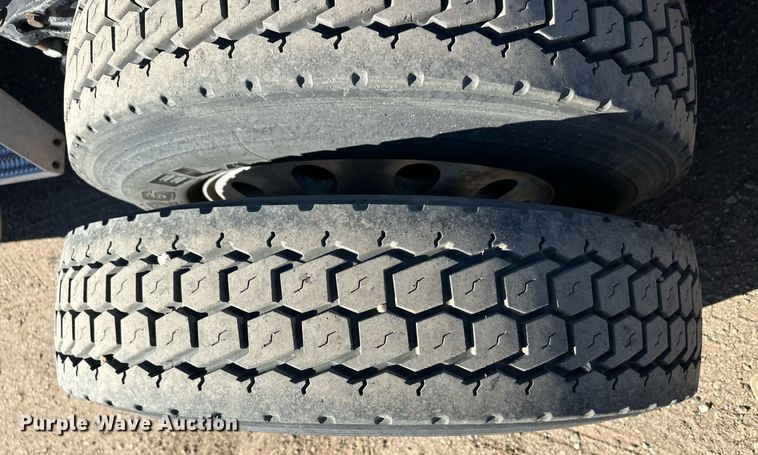 image for item ER8155 2007 Peterbilt 379 semi truck