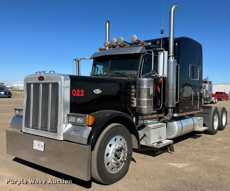 image for item ER8156 2006 Peterbilt 379 semi truck