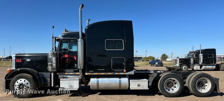 image for item ER8156 2006 Peterbilt 379 semi truck