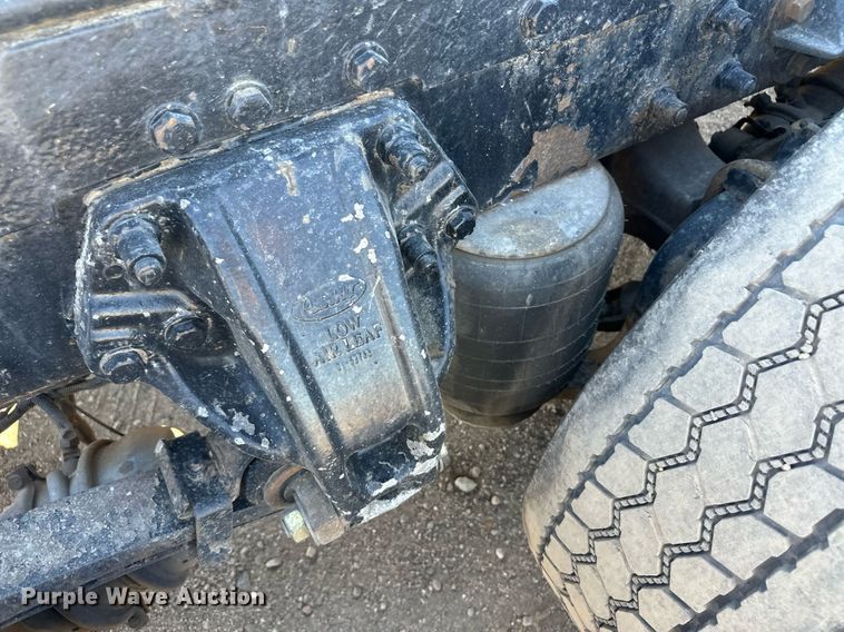 image for item ER8156 2006 Peterbilt 379 semi truck