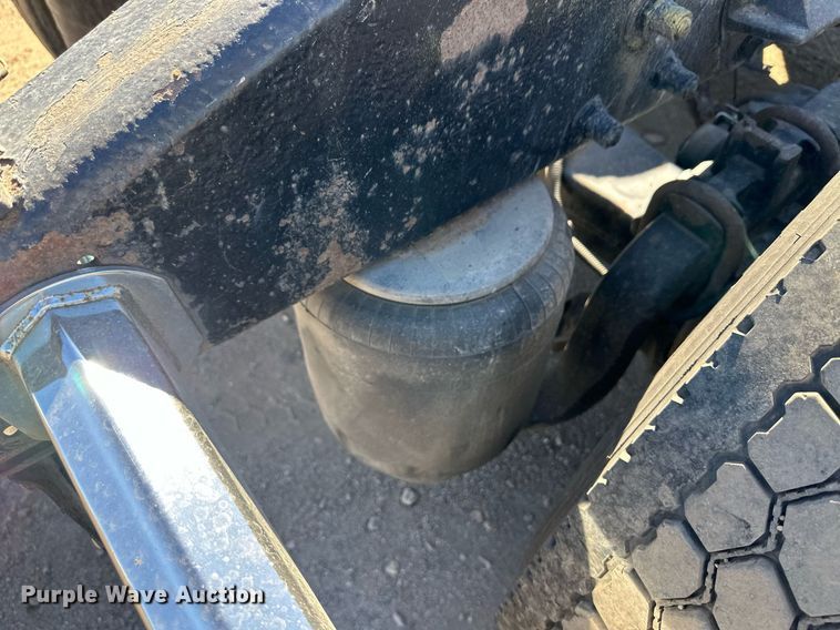 image for item ER8156 2006 Peterbilt 379 semi truck