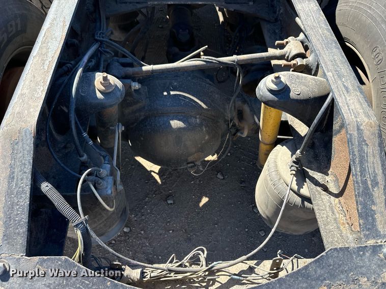 image for item ER8156 2006 Peterbilt 379 semi truck