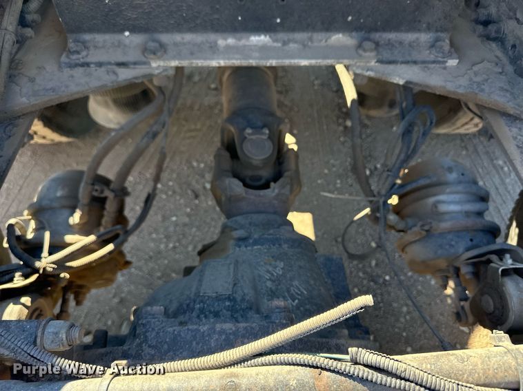 image for item ER8156 2006 Peterbilt 379 semi truck