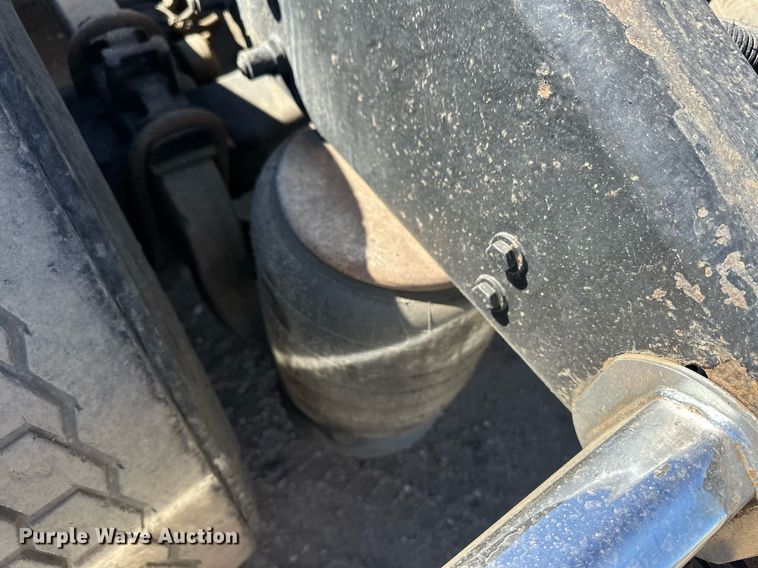 image for item ER8156 2006 Peterbilt 379 semi truck