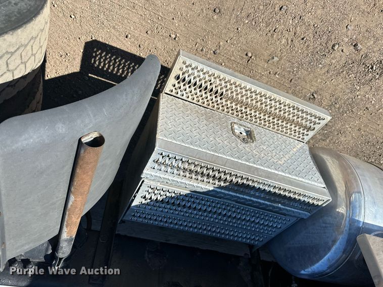 image for item ER8156 2006 Peterbilt 379 semi truck