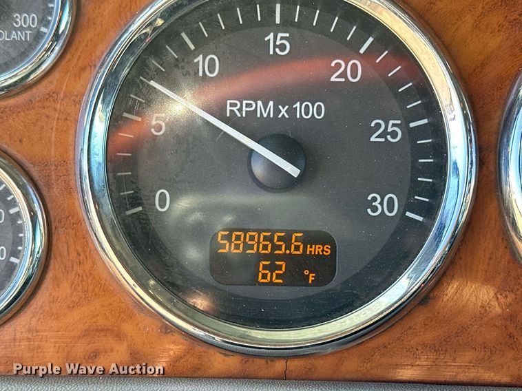 image for item ER8156 2006 Peterbilt 379 semi truck