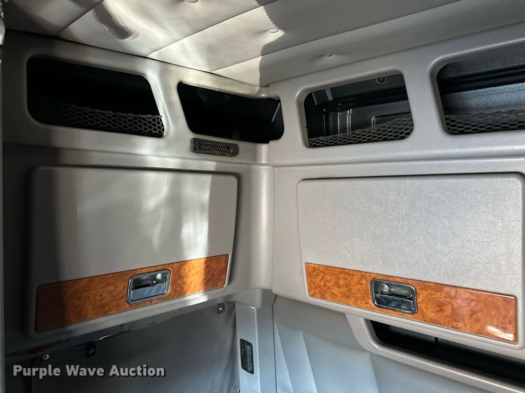 image for item ER8156 2006 Peterbilt 379 semi truck