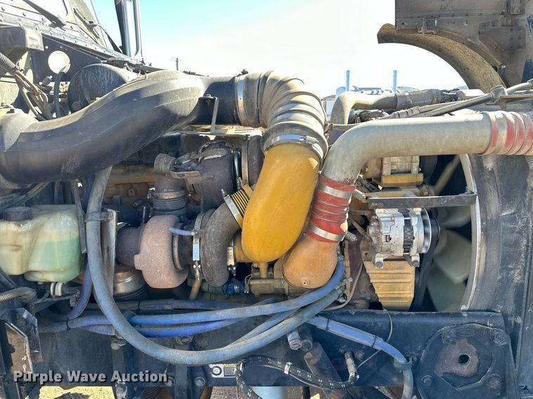 image for item ER8156 2006 Peterbilt 379 semi truck