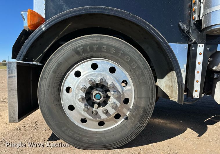 image for item ER8156 2006 Peterbilt 379 semi truck