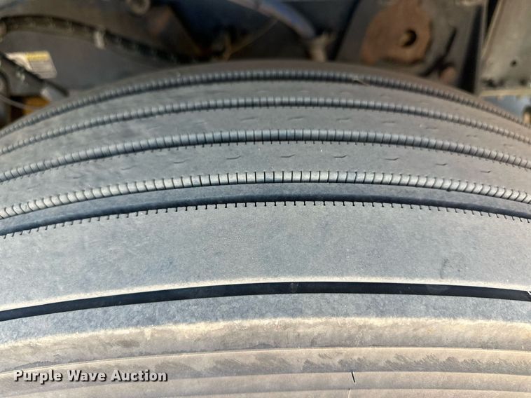 image for item ER8156 2006 Peterbilt 379 semi truck