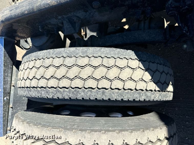 image for item ER8156 2006 Peterbilt 379 semi truck