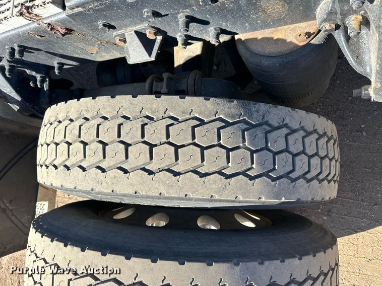 image for item ER8156 2006 Peterbilt 379 semi truck