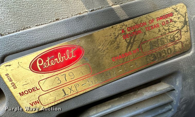 image for item ER8156 2006 Peterbilt 379 semi truck