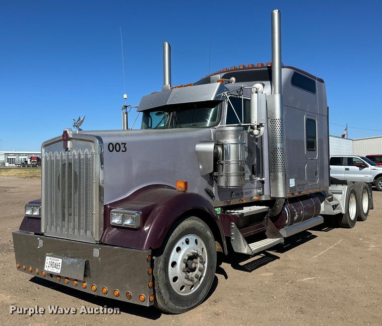image for item ER8157 2006 Kenworth W900B semi truck