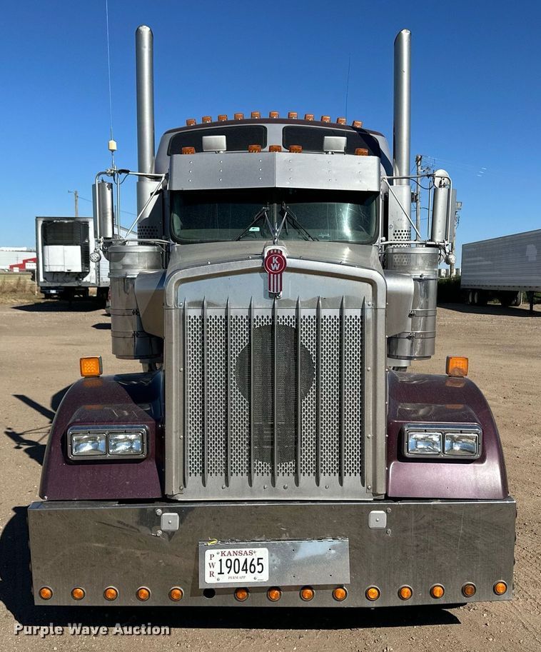 image for item ER8157 2006 Kenworth W900B semi truck