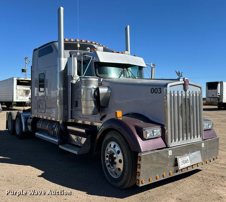 image for item ER8157 2006 Kenworth W900B semi truck