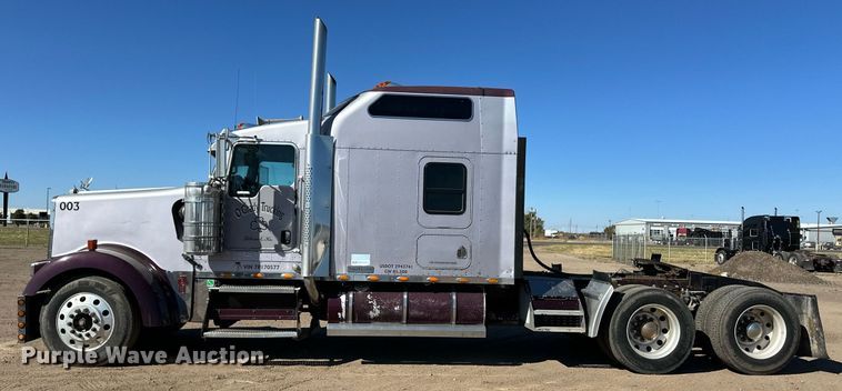 image for item ER8157 2006 Kenworth W900B semi truck