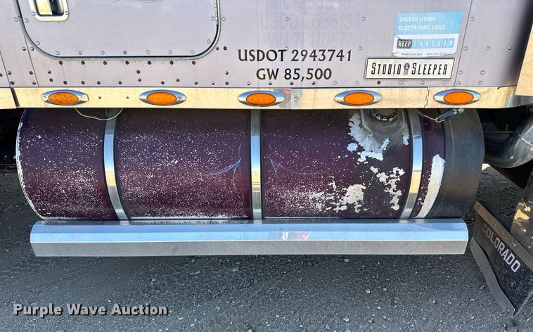 image for item ER8157 2006 Kenworth W900B semi truck