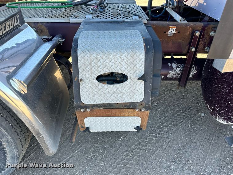 image for item ER8157 2006 Kenworth W900B semi truck