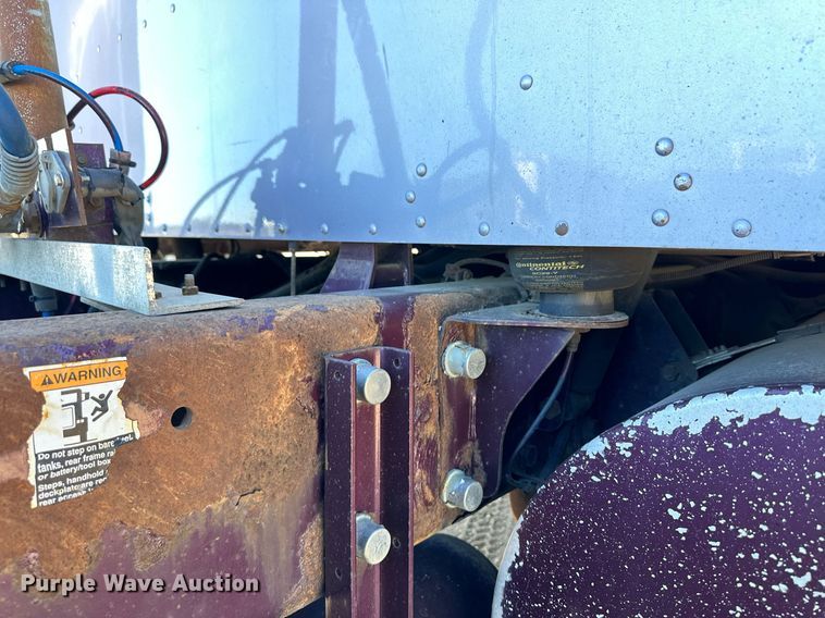 image for item ER8157 2006 Kenworth W900B semi truck