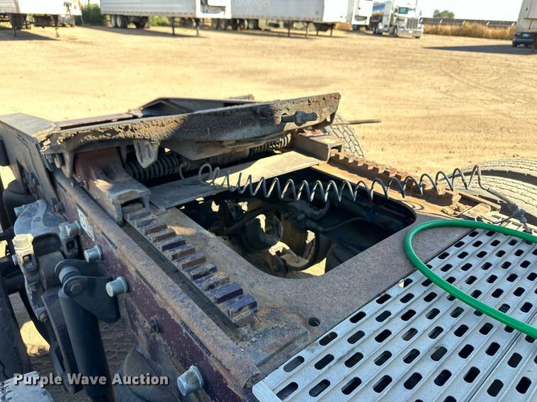 image for item ER8157 2006 Kenworth W900B semi truck