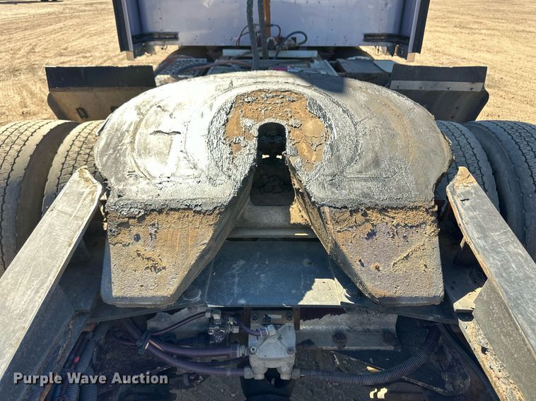 image for item ER8157 2006 Kenworth W900B semi truck