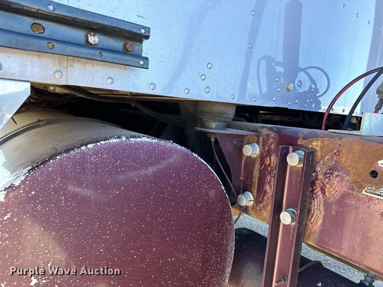 image for item ER8157 2006 Kenworth W900B semi truck