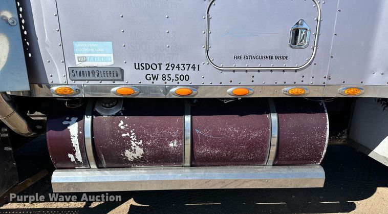 image for item ER8157 2006 Kenworth W900B semi truck