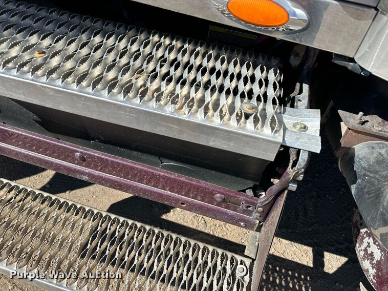 image for item ER8157 2006 Kenworth W900B semi truck