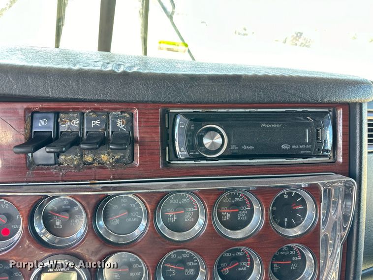 image for item ER8157 2006 Kenworth W900B semi truck