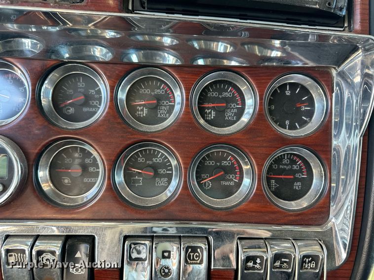 image for item ER8157 2006 Kenworth W900B semi truck