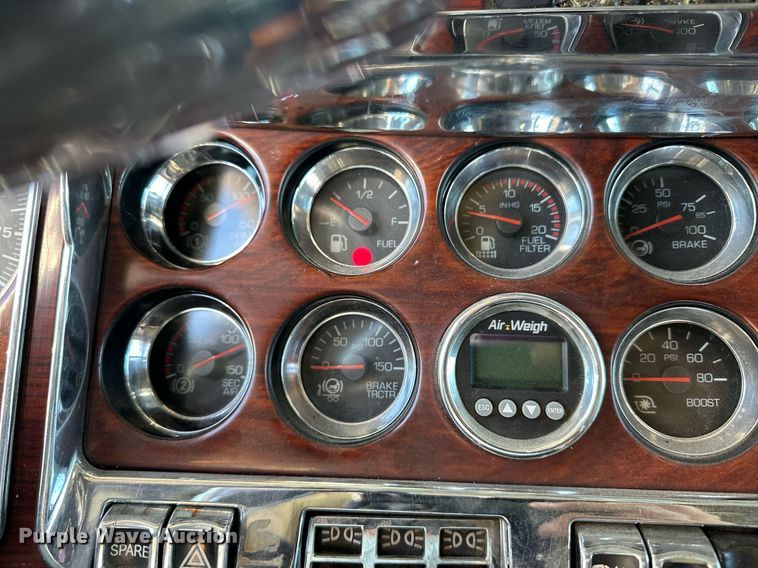 image for item ER8157 2006 Kenworth W900B semi truck