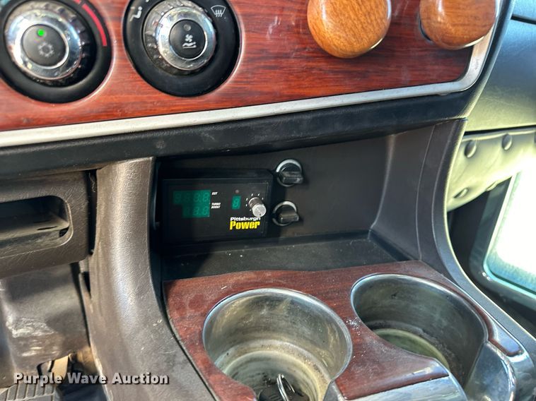 image for item ER8157 2006 Kenworth W900B semi truck