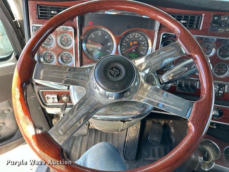 image for item ER8157 2006 Kenworth W900B semi truck