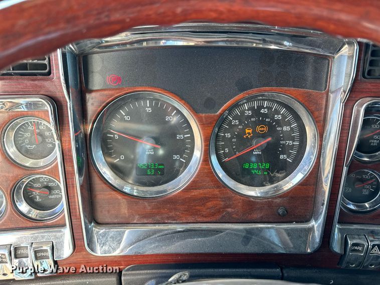 image for item ER8157 2006 Kenworth W900B semi truck