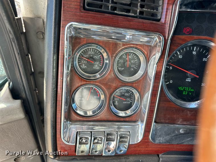 image for item ER8157 2006 Kenworth W900B semi truck